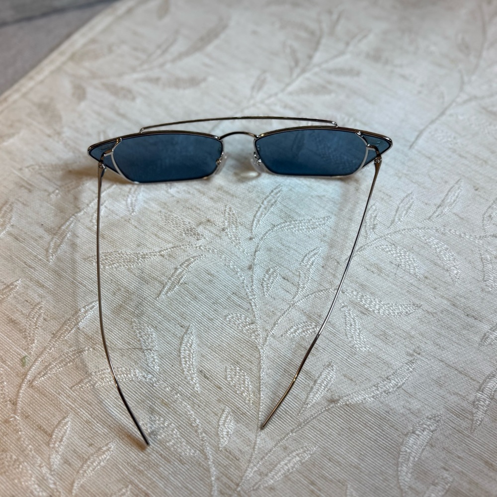 Vtg. Prada Y2K Narrow Blue Cat-Eye Sunglasses‎ Silver Frame Authenticated SPR64U - Picture 4 of 14